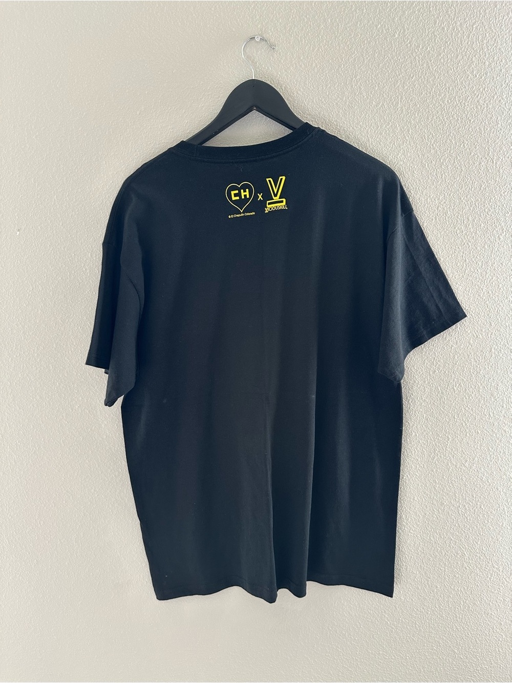 El Chapulin Colorado Graphic Tee - Black with Red & Yellow Print - Picture 5 of 6